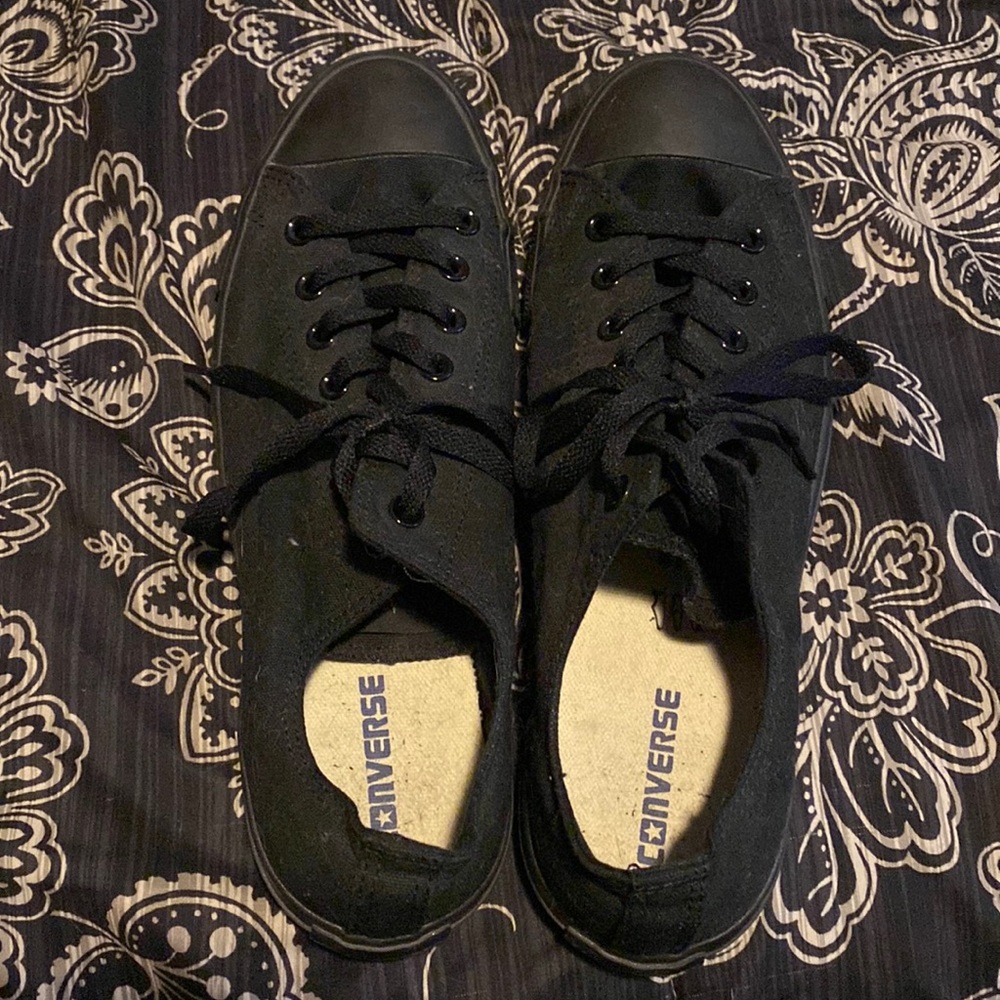 Men’s black converse size 11